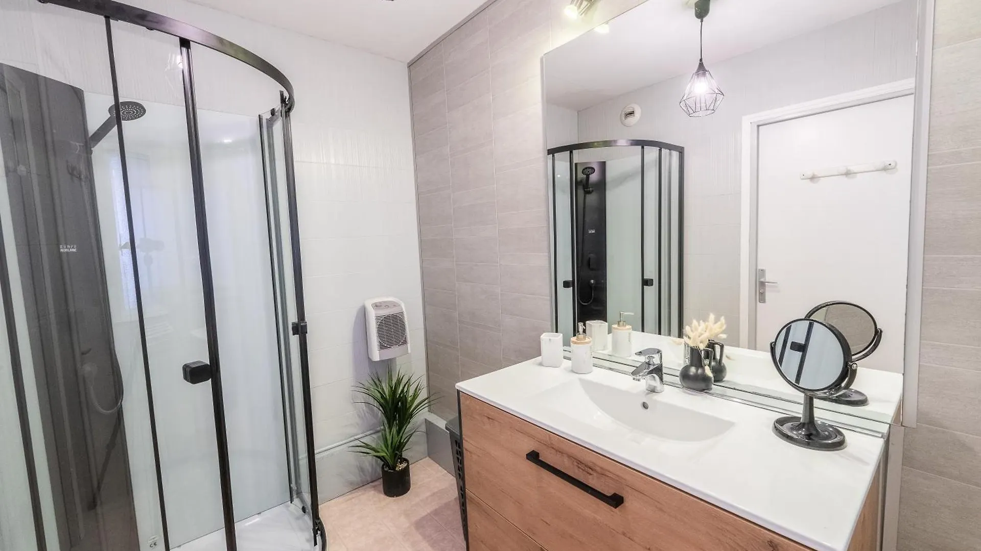 Apartment Les Salins * Appartement * Clim * Wifi * Commerces Fos-sur-Mer